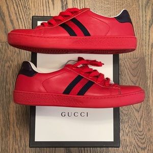 Authentic Gucci boys leather sneakers in Red